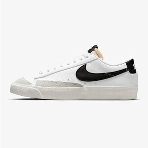 Nike Women’s Blazer Low ‘77 White Black Sneaker Size 7